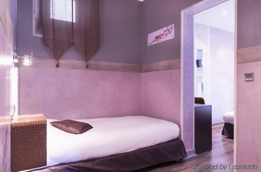 ***  Hotel International Париж Франция