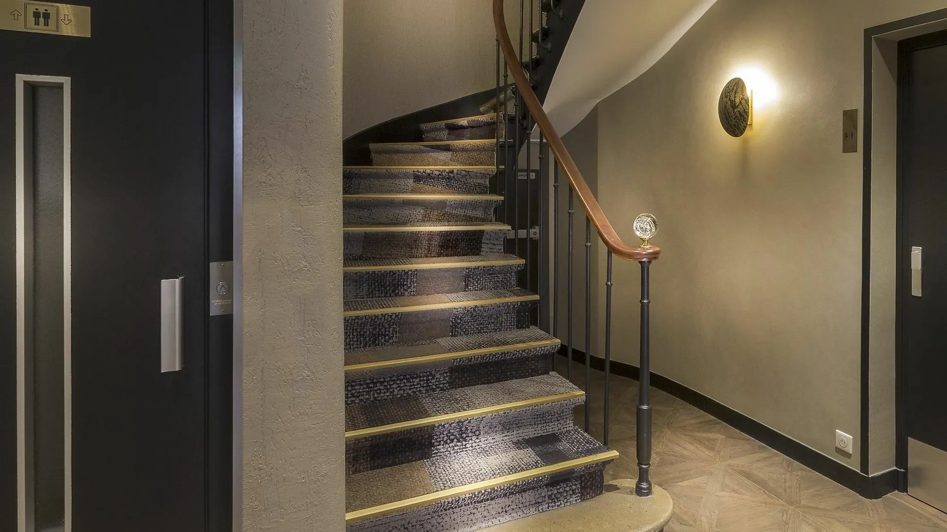 ***  Hotel International Париж Франция